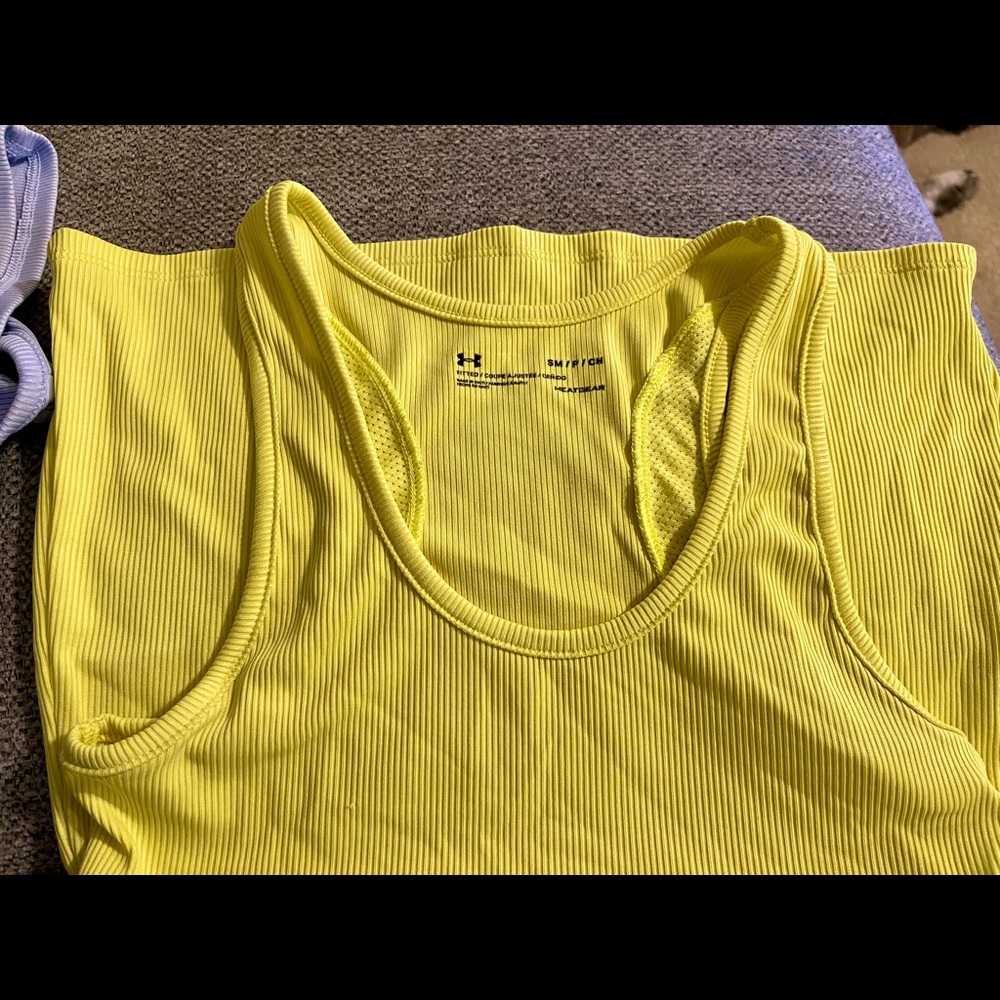 Bundle of 2 UNDER ARMOUR TANK TOP